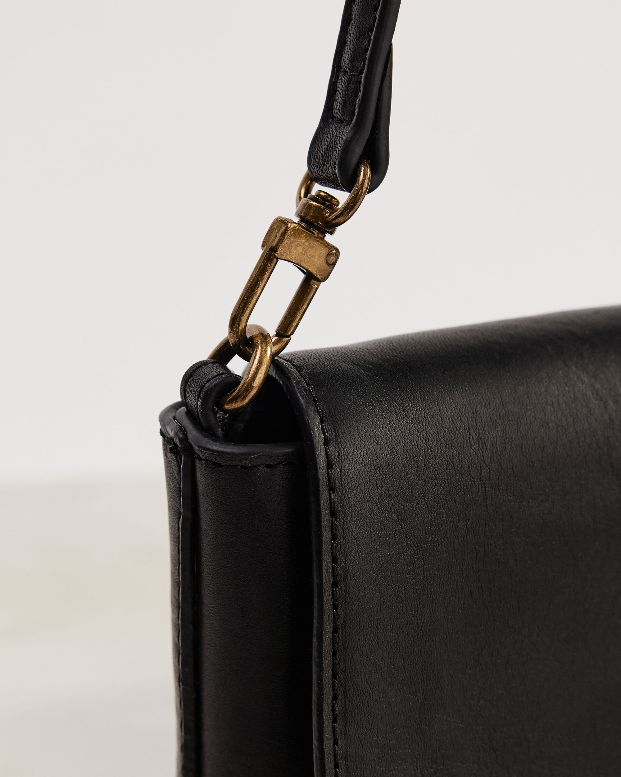 Ruby Innes Back Pocket Ines Bag Black – JUJU & CO