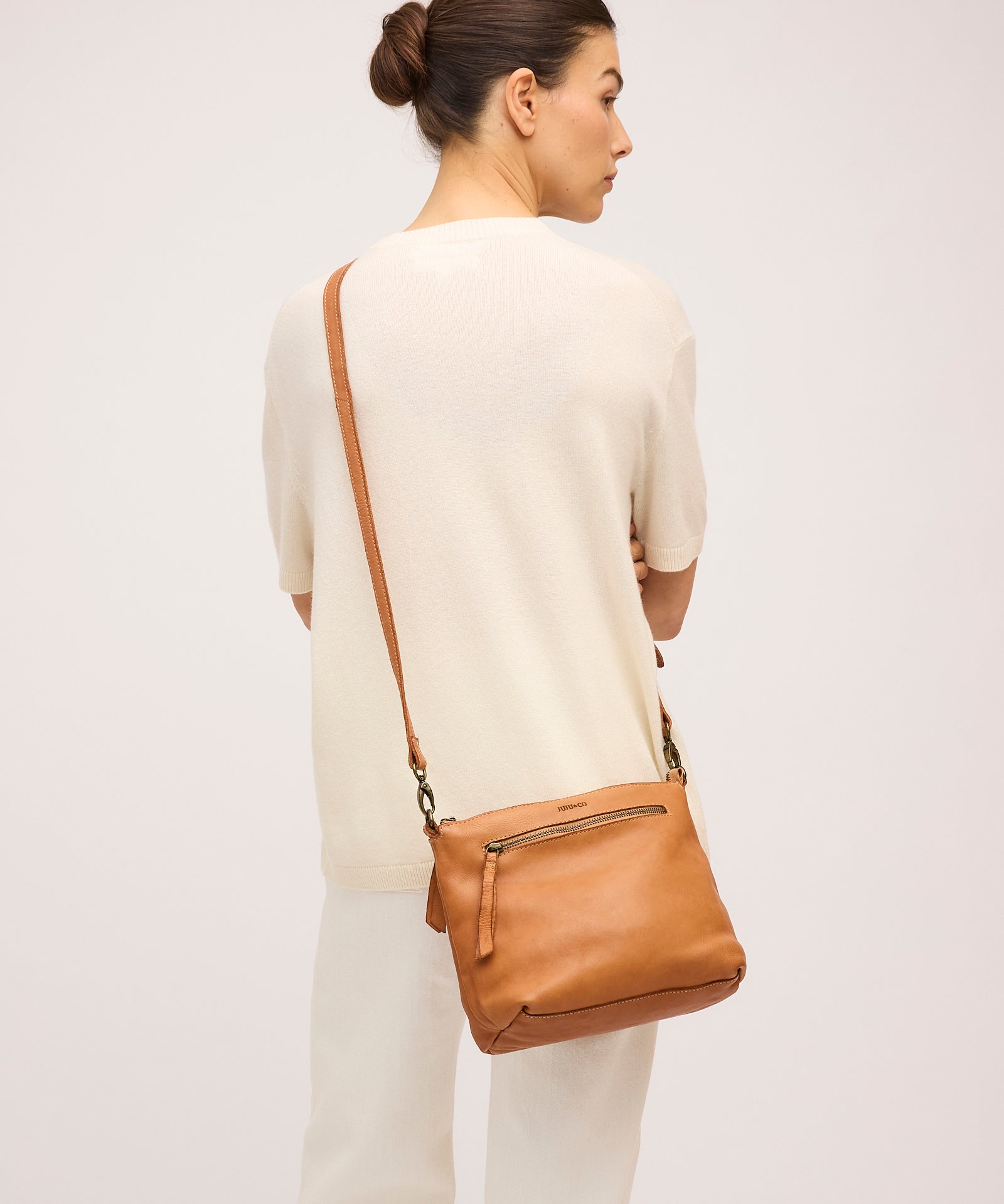 Essential Pouch Tan