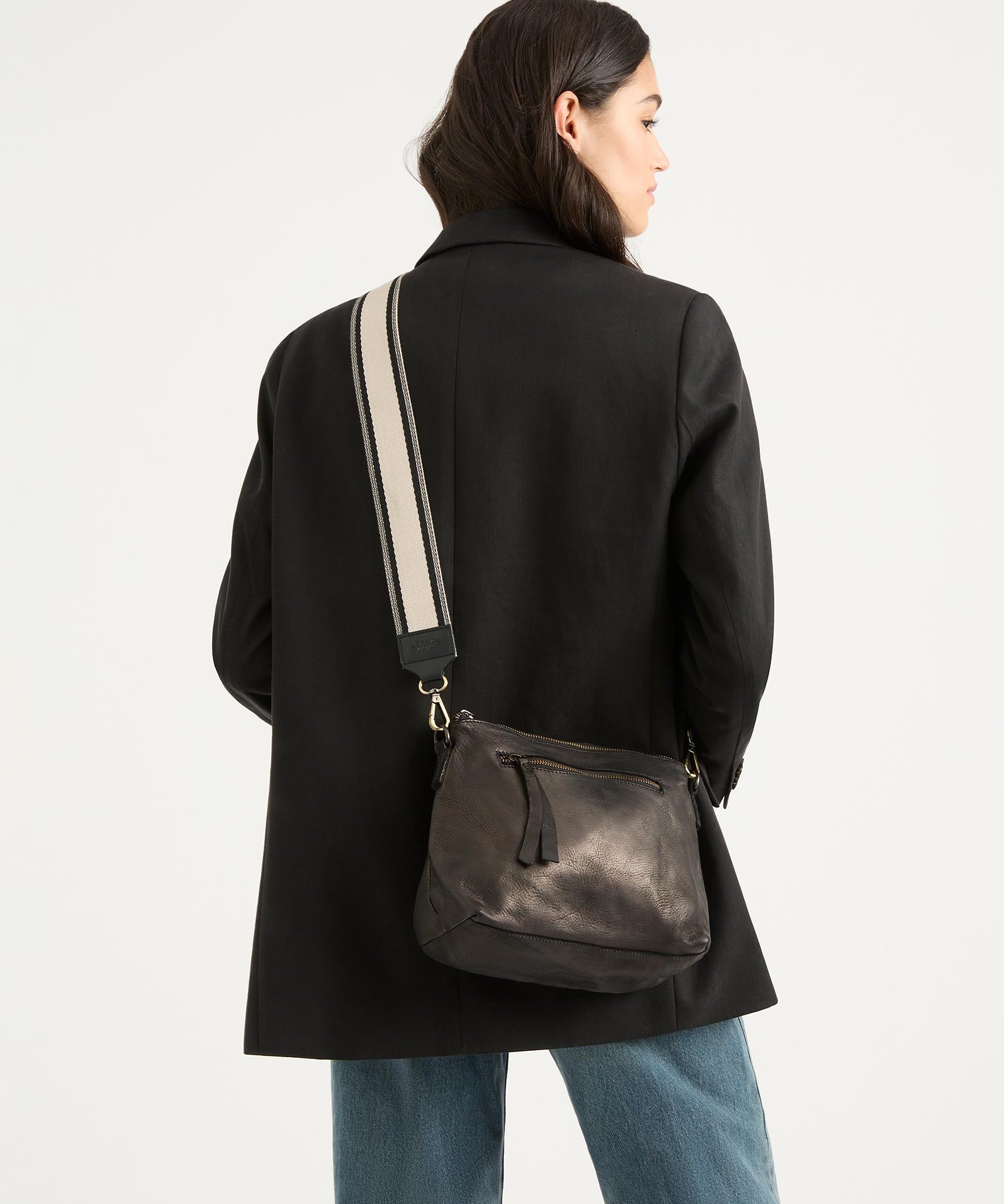 Essential Pouch Black